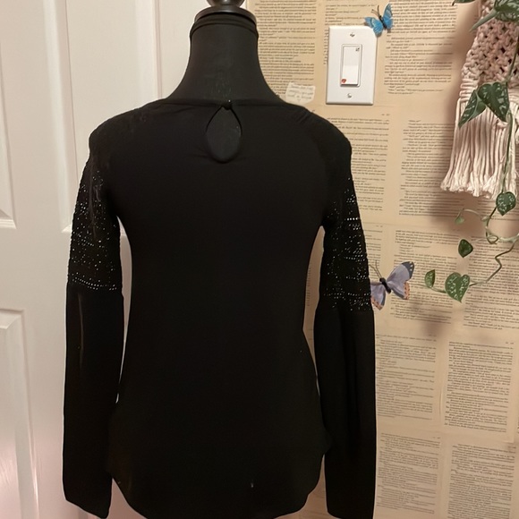 black long sleeve - Picture 2 of 4